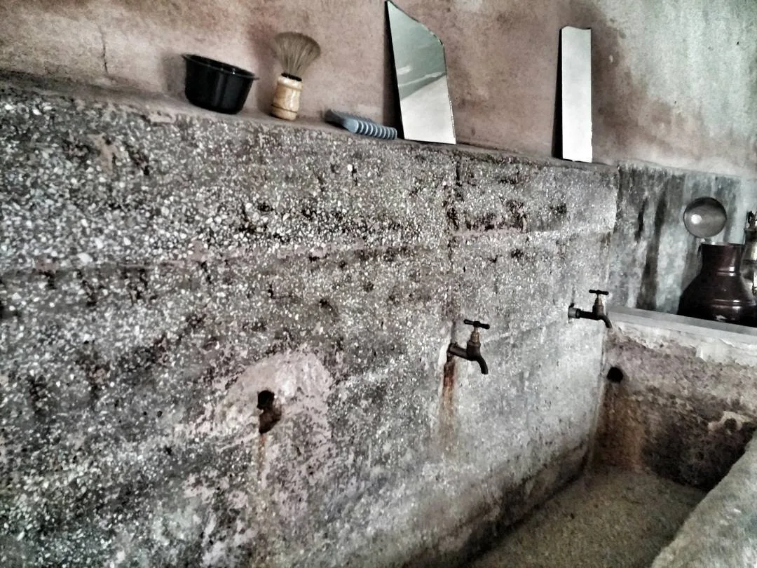 Stone washbasins, taps, mirrors and shaving tools inside Ulucanlar Cezaevi Müzesi