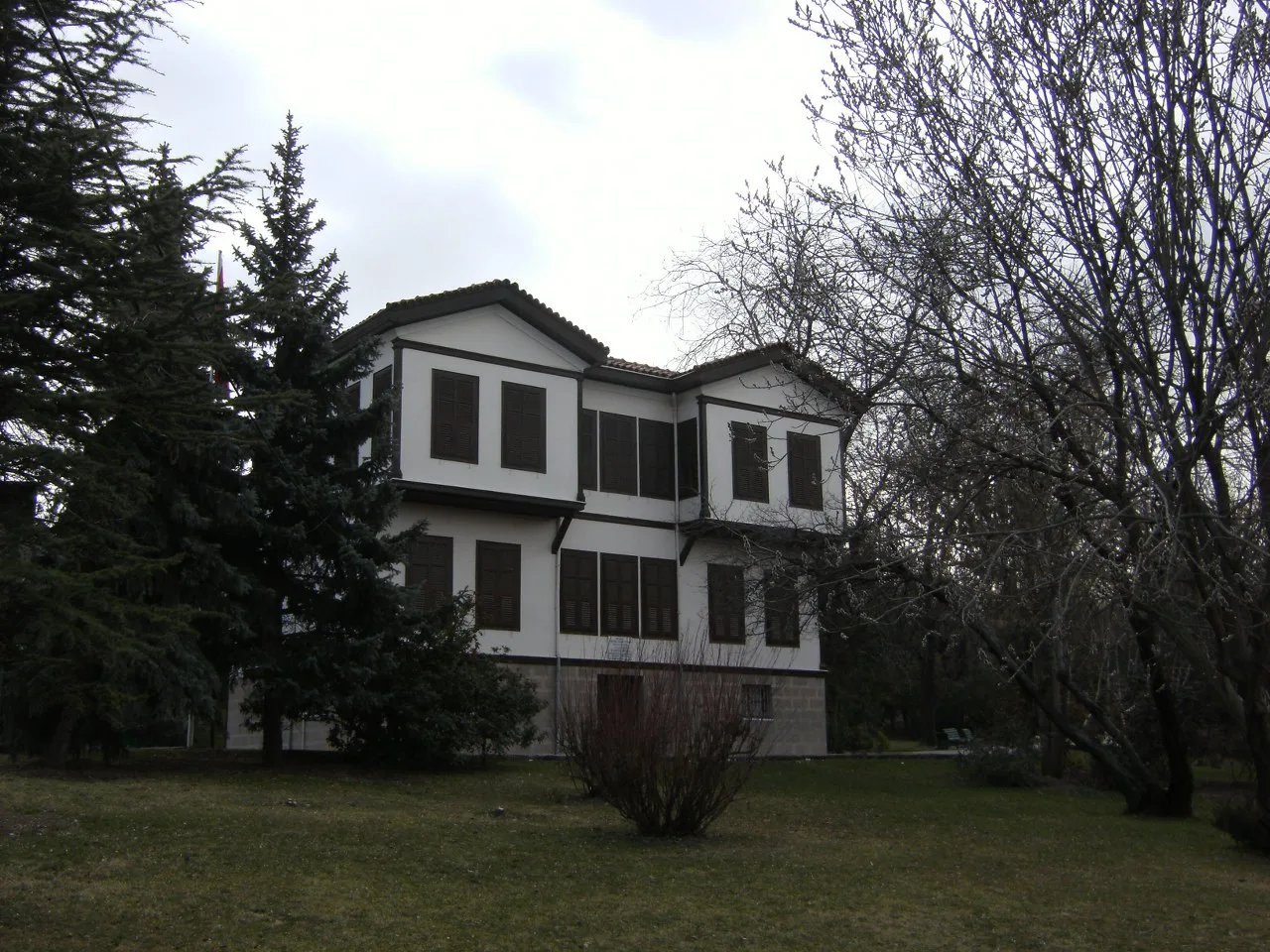 Atatürk Evi’s white timber-framed exterior and surrounding garden at AOÇ in a 2009 photograph