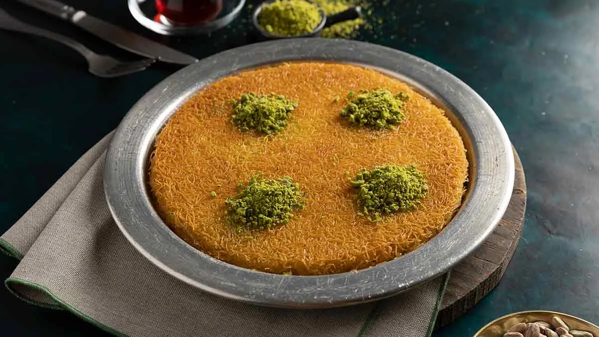 Classic Antakya-style künefe plate served at Antakiya Kunefe