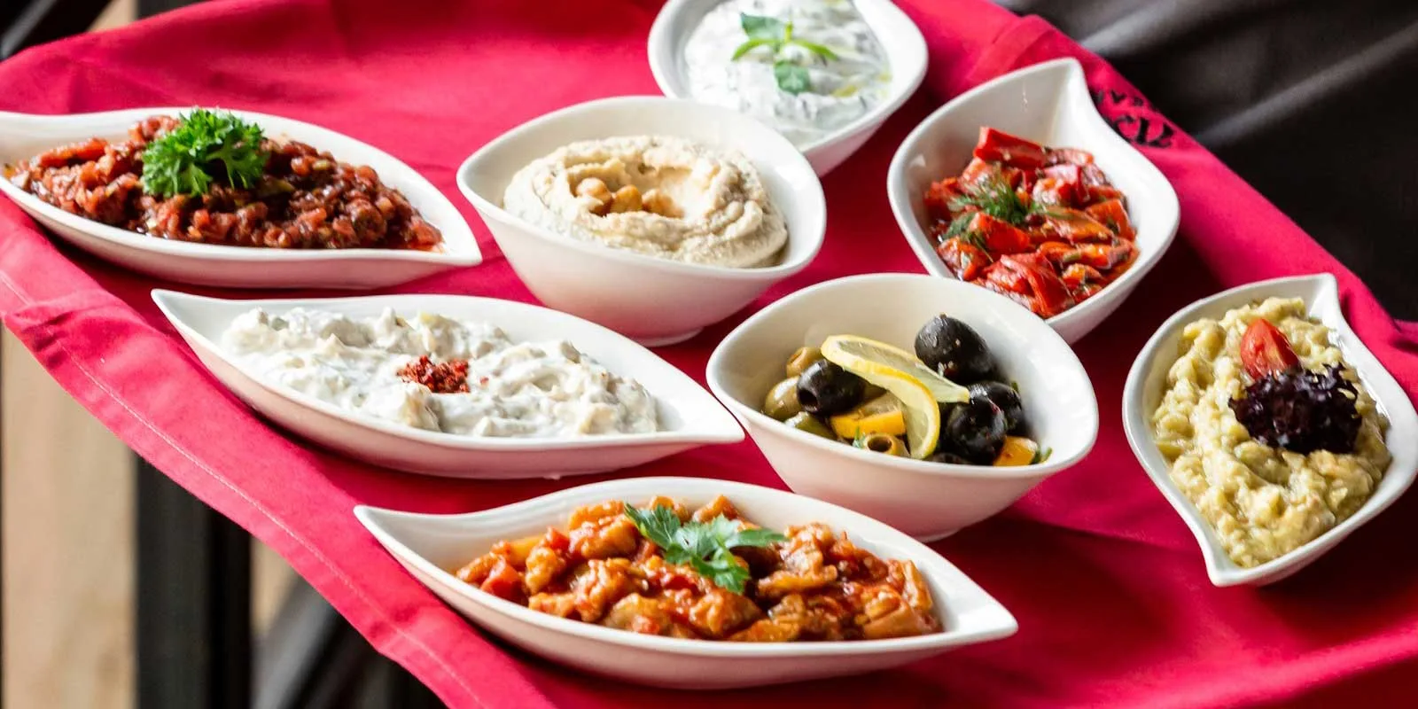 Dining room and seafood presentation at Balıkçıköy Fahri Ümitköy